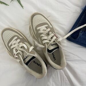 Levi’s Low Top Sneakers | Women’s 6.5M
